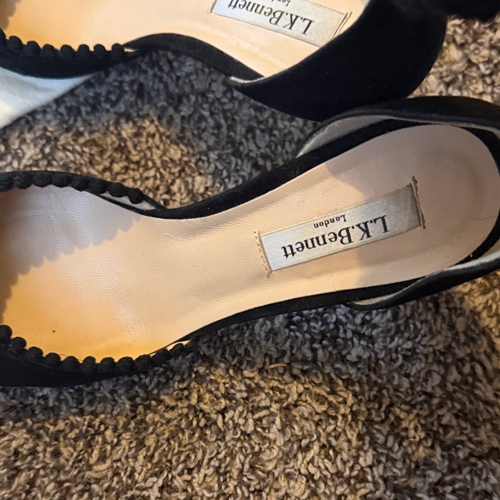 LK Bennett Black Scalloped Heels - Picture 3 of 6